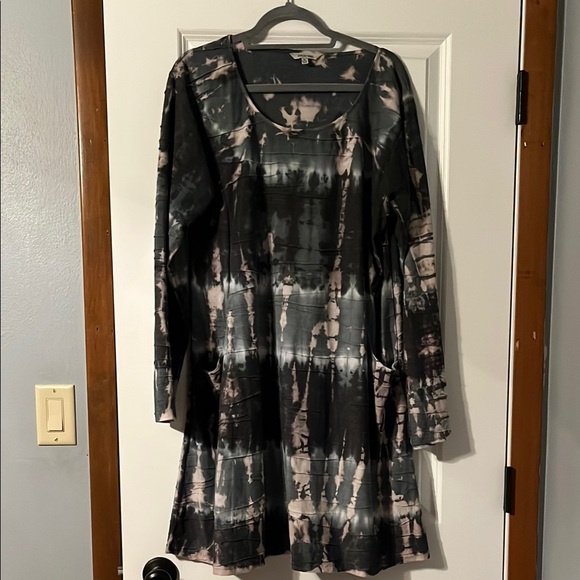 Yak & Yeti Dresses & Skirts - Stylish Black and Gray Tie-Dye Dress